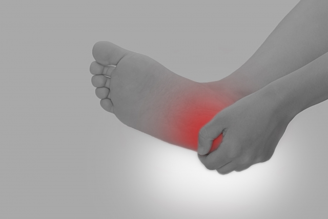 足底腱膜炎 足底筋膜炎 かも 足裏 かかとの痛み 医師監修 体外